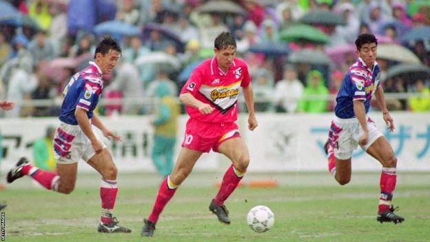 Gary Lineker playing for Grampus Eight