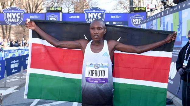 Rhonex Kipruto celebrates victory at the 2022 New York City Half Marathon