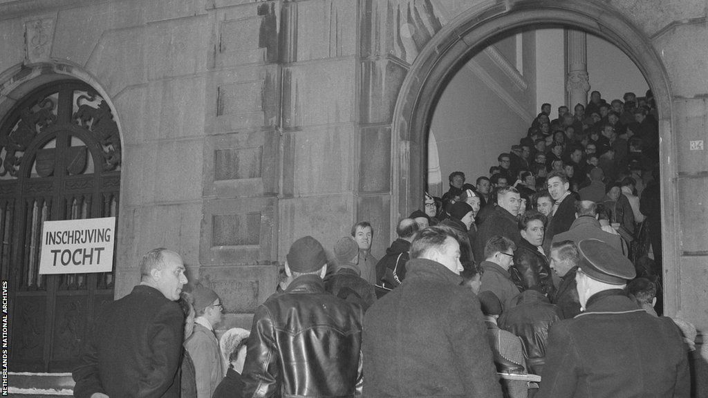 Participants queue at the stock exchange building in Leeuwarden to register for the 1963 race