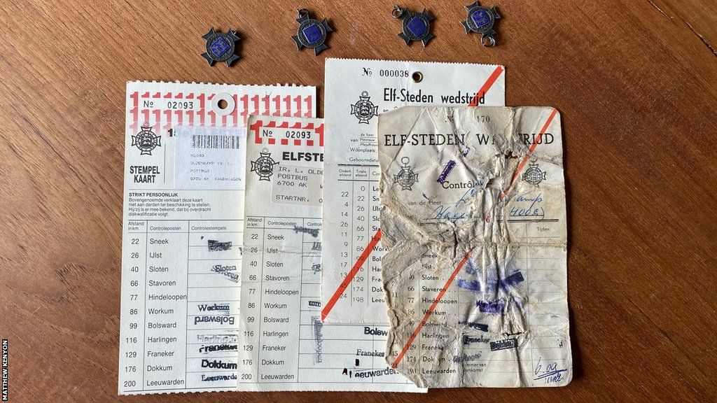 Leffert Oldenkamp's completed cards and medals from his Elfstedentocht racing career