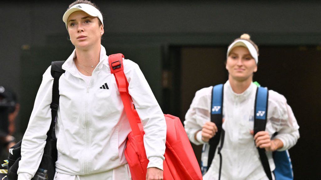 Elina Svitolina walks out ahead of Marketa Vondrousova before their Wimbledon semi-final