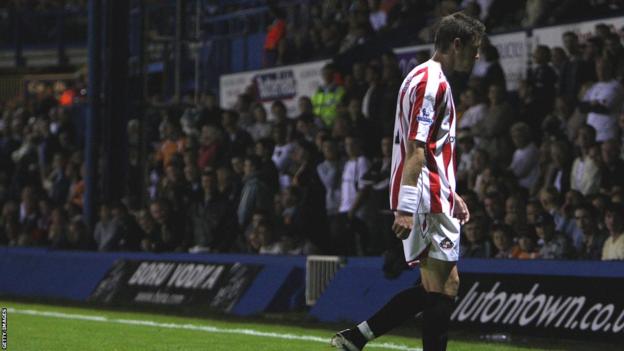 Greg Halford walks off the pitch in Sunderland's Carling Cup defeat by Luton